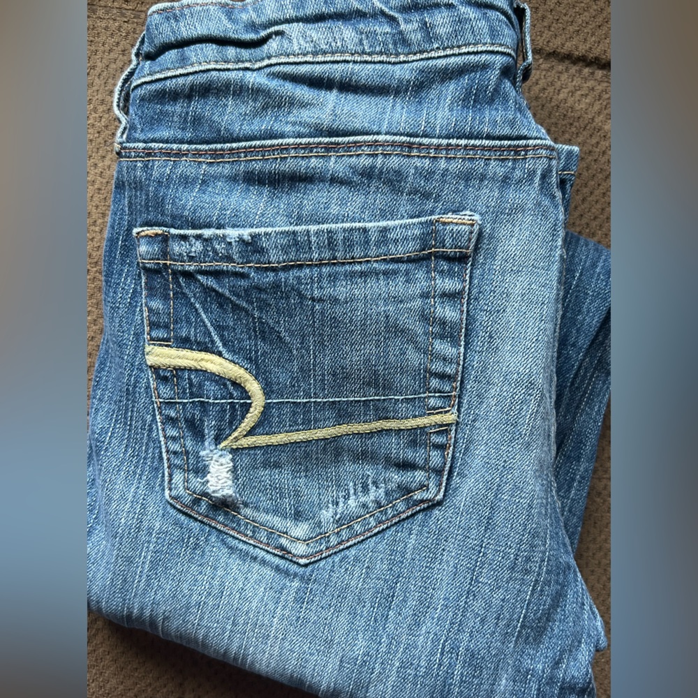 American Eagle Skinny 77 light/medium wash distressed skinny jeans - Picture 6 of 7